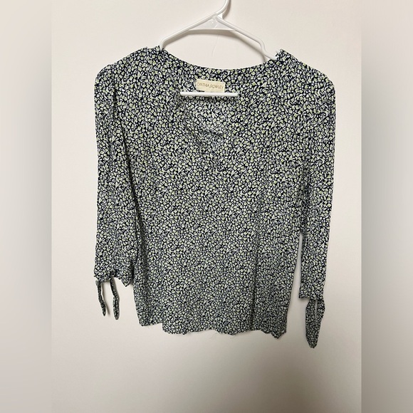 CYNTHIA ROWLEY   SIZE L   SMALL FLORAL BLUE/ WHITE/LIME GREEN RAYON BLOUSE - Picture 1 of 7